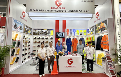 Participando en exposiciones para abrir mercados en el extranjero